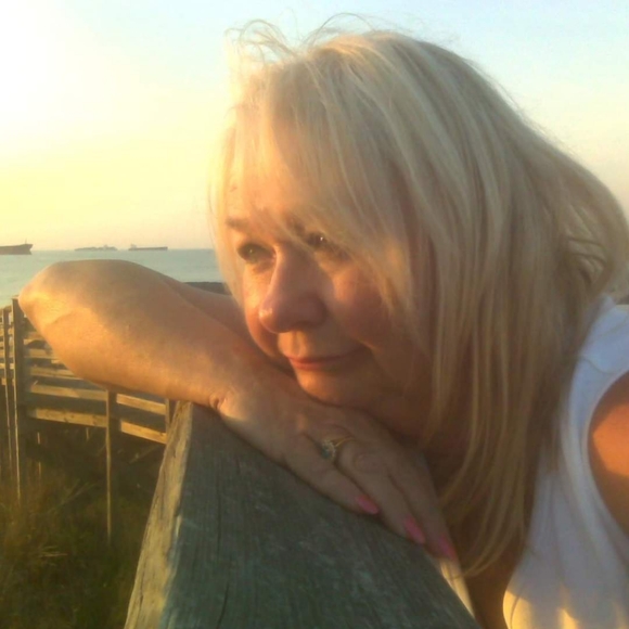 Meet your Posher, Priscilla - Picture 2 of 2